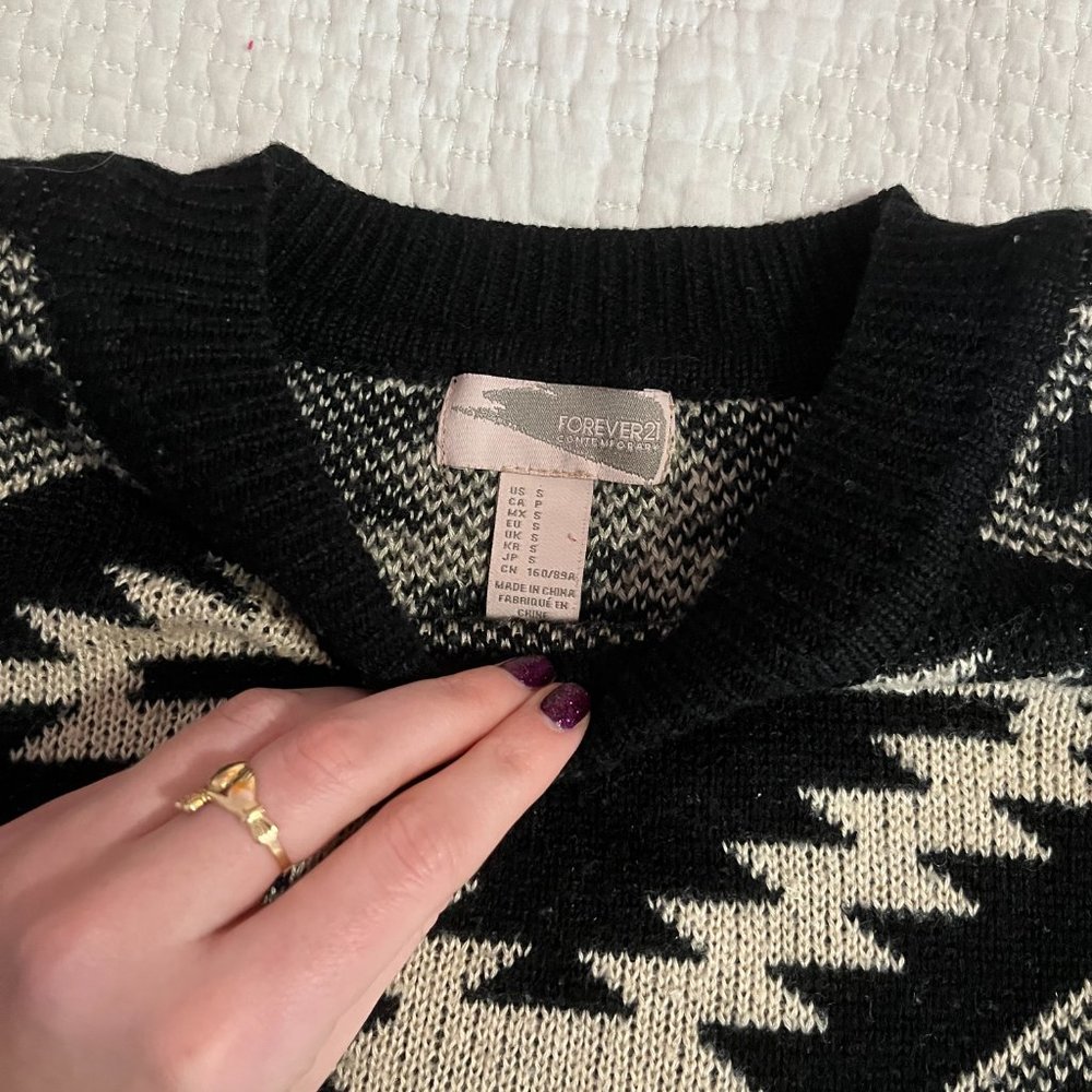 F21- Aztec Sweater (S) - Picture 4 of 4